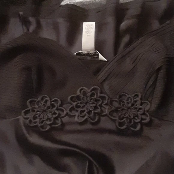 Black Negligee - Picture 11 of 12